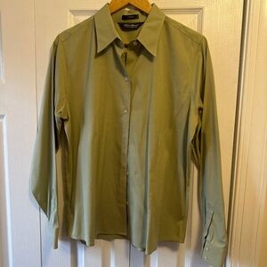 Eddie Bauer women’s long sleeve button down
